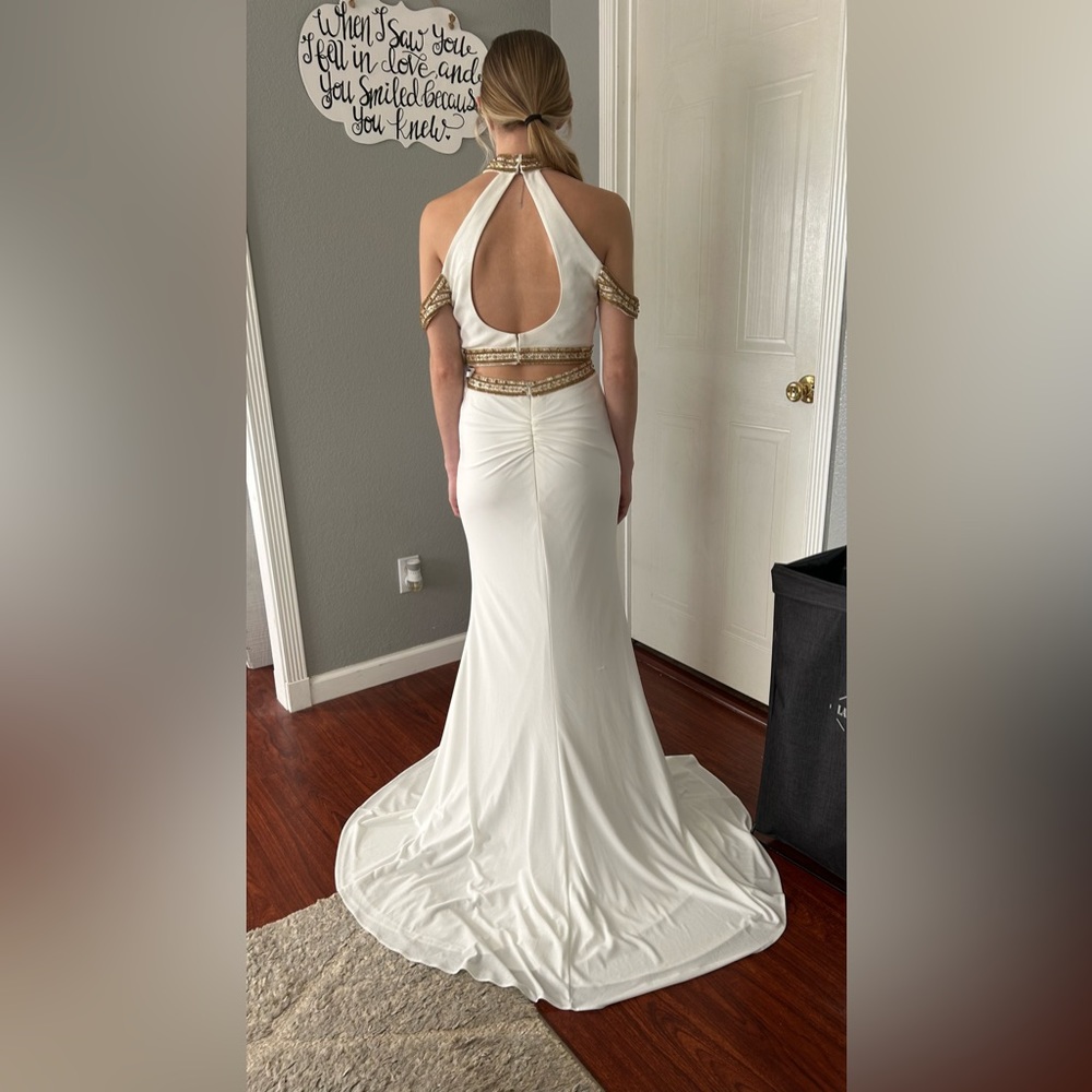 White prom/formal Dress - Picture 2 of 3